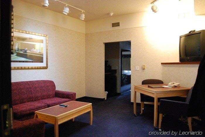 Concorde Inn Clinton Township Room photo